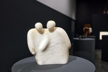 El Museo de Navarra acoge hasta el 14 de septiembre la exposición 'Mertxe Sueskun. Jugando, cuento / Jostatuz, kontatu egiten dut', que recoge cerca de 60 obras realizadas por la artista entre la década de los 80 y la actualidad.
