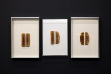 El Museo de Navarra acoge hasta el 14 de septiembre la exposición 'Mertxe Sueskun. Jugando, cuento / Jostatuz, kontatu egiten dut', que recoge cerca de 60 obras realizadas por la artista entre la década de los 80 y la actualidad.