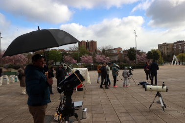 Fotos del eclipse solar desde el Planetario de Pamplona