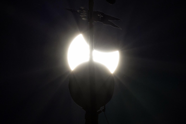 Foto del eclipse solar del 29 de marzo de 2025./