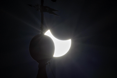 Foto del eclipse solar del 29 de marzo de 2025./