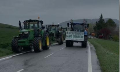 Vídeo: Agricultores extremeños pasan por Navarra en su tractorada hacia Bruselas