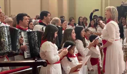 Voces joteras, en la misa de la escalera del 4 de abril