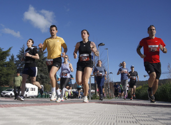 Participantes en las distintas carreras del XLVI Cross Solidario Memorial J.J. Esparza celebradas este domingo 6 de abril /