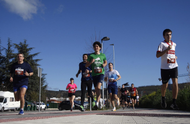 Participantes en las distintas carreras del XLVI Cross Solidario Memorial J.J. Esparza celebradas este domingo 6 de abril /