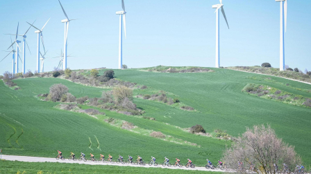 El pelotón, en las cercanías de Artajona