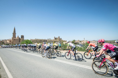 El pelotón de la Itzulia, en Olite