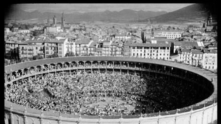 Vista aérea de la plaza de toros tomada desde la torre de Escolapios