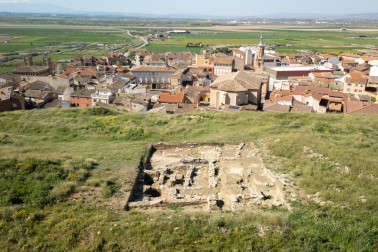 A: BLANCA ALDANONDO
F: 07/04/2025
P:  
L: VALTIERRA
T: EXCAVACION ARQIUEOLOGICA DEL YACIMIENTO DE EL CASTILLO