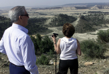 Mario Vargas Llosa y su mujer Patricia, en las Bardenas en 2002