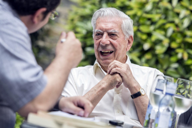 Fotos de los seis viajes de Vargas Llosa a Navarra.