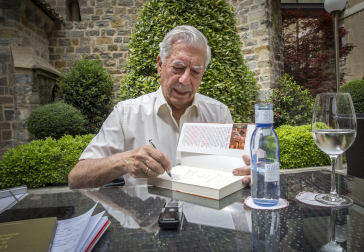 Fotos de los seis viajes de Vargas Llosa a Navarra.