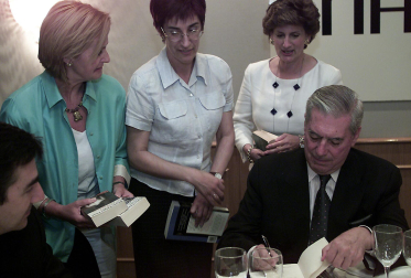 Fotos de los seis viajes de Vargas Llosa a Navarra.