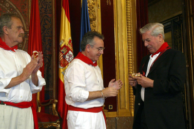 Fotos de los seis viajes de Vargas Llosa a Navarra.