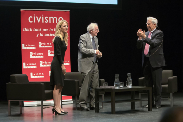 Fotos de los seis viajes de Vargas Llosa a Navarra.