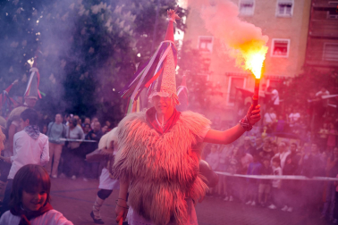 Fotos del cohete de fiestas de la Txantrea./