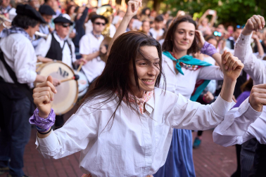 Fotos del cohete de fiestas de la Txantrea./
