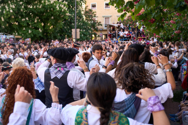 Fotos del cohete de fiestas de la Txantrea./