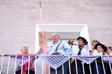 Fotos del cohete de fiestas de la Txantrea./