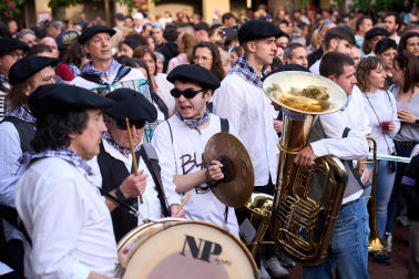 Fotos del cohete de fiestas de la Txantrea./