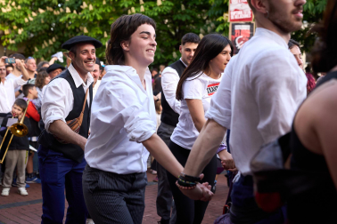 Fotos del cohete de fiestas de la Txantrea./