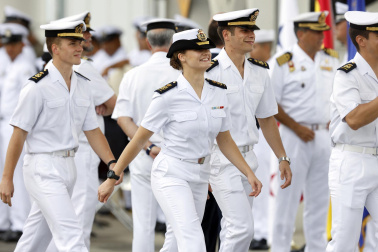 Encuentro de la reina Letizia y la princesa Leonor en la escala de Elcano en Panamá.