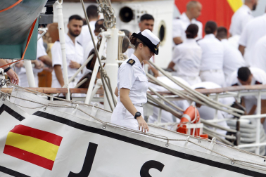 Encuentro de la reina Letizia y la princesa Leonor en la escala de Elcano en Panamá.