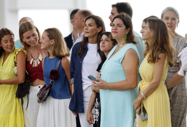 Encuentro de la reina Letizia y la princesa Leonor en la escala de Elcano en Panamá.