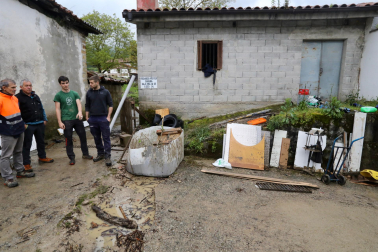 Fotos de las labores de limpieza en Iturmendi tras las inundaciones de este domingo