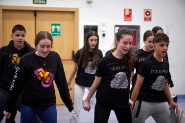Fotos del musical 'Itzalpean' de los alumnos de Ikastola Jaso