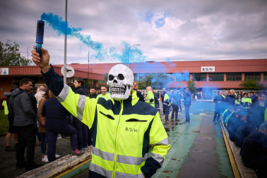 Performance en protesta por el cierre anunciado de la planta de BSH en Esquíroz