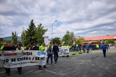 Performance en protesta por el cierre anunciado de la planta de BSH en Esquíroz
