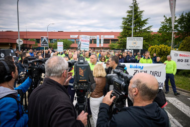 Performance en protesta por el cierre anunciado de la planta de BSH en Esquíroz