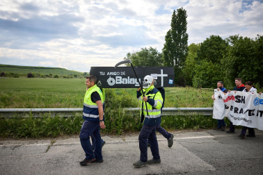 Performance en protesta por el cierre anunciado de la planta de BSH en Esquíroz