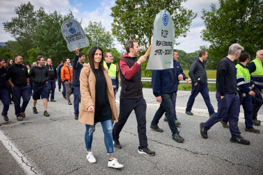 Performance en protesta por el cierre anunciado de la planta de BSH en Esquíroz