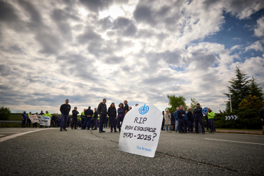 Performance en protesta por el cierre anunciado de la planta de BSH en Esquíroz