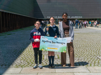 SECUNDARIA. De izquierda a derecha: Iago Alcalde Pérez (IES Tierra Estella), Nora Pemán Moreno (Irabia-Izaga) y Lucy Omoruyi Oraikhi (IES Navarro Villoslada).