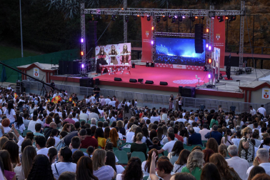 Público, eurofans y artistas participantes en el Festival de Eurovisión 2025 celebrado este sábado 17 de mayo en Basilea /