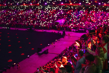 Público, eurofans y artistas participantes en el Festival de Eurovisión 2025 celebrado este sábado 17 de mayo en Basilea /