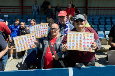 Unos 700 seguidores pertenecientes a las 55 asociaciones de la Grada Social del C.A. Osasuna apoyaron este miércoles, 21 de mayo, al primer equipo durante el entrenamiento en Tajonar /