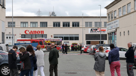 Imágenes del incendio declarado en la armería Casa Puntos.