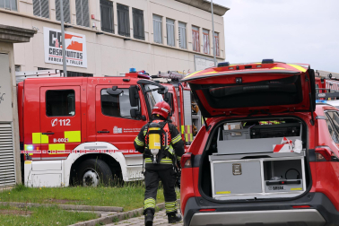 Imágenes del incendio declarado en la armería Casa Puntos.
