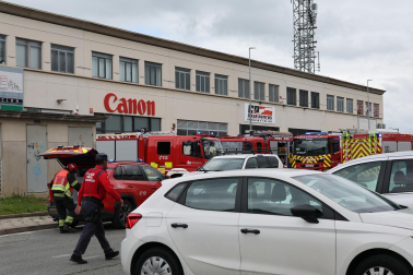Imágenes del incendio declarado en la armería Casa Puntos.