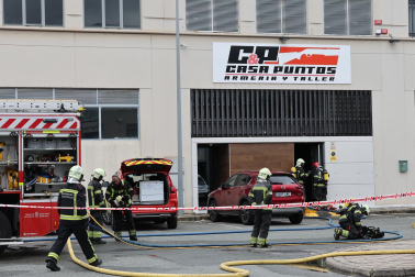 Imágenes del incendio declarado en la armería Casa Puntos.