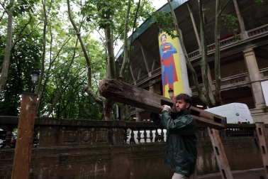 Fotos de la colocación del vallado del encierro de San Fermín 2025