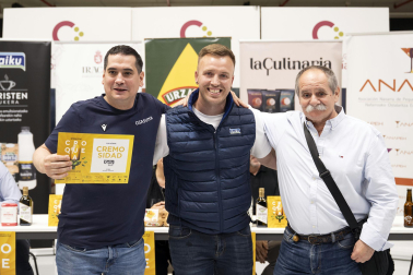 Los premiados de la VIII Semana de la Croqueta de Navarra recogen sus galardones.