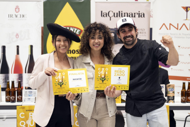 Los premiados de la VIII Semana de la Croqueta de Navarra recogen sus galardones.