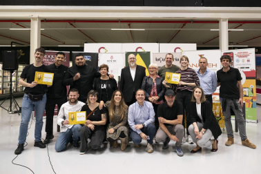 Los premiados de la VIII Semana de la Croqueta de Navarra recogen sus galardones.