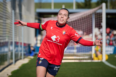 Carmen Sobrón celebra un gol