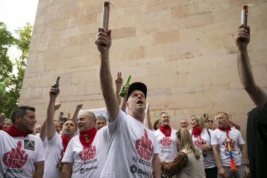 Los trabajadores de BSH se vistieron de pamplonicas durante la original protesta por el cierre de la fábrica /